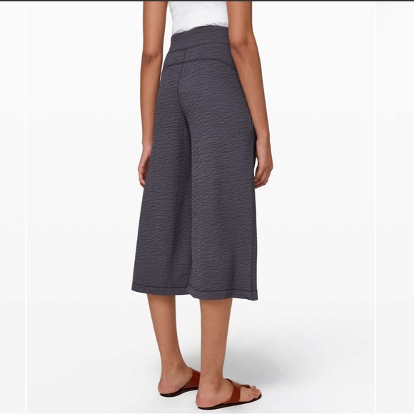 Lululemon Can You Feel The Pleat Crop in Moonwalk - Picture 5 of 15